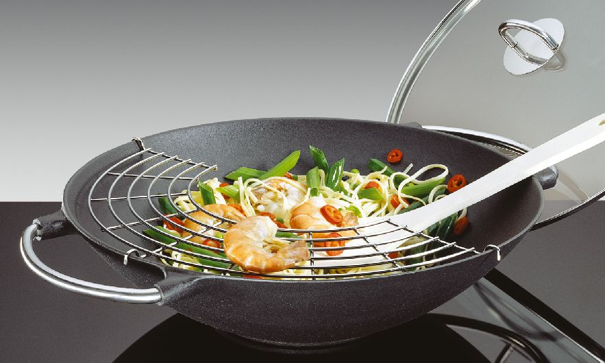 Litinová wok pánev se skleněnou poklicí PREMIUM 36 cm - Küchenprofi